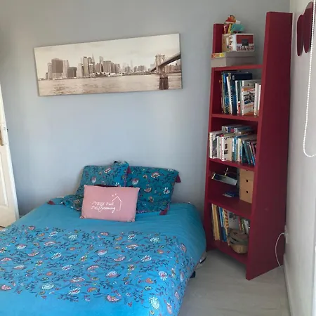 Homestay La Maison Des Massena Noisy-le-Grand